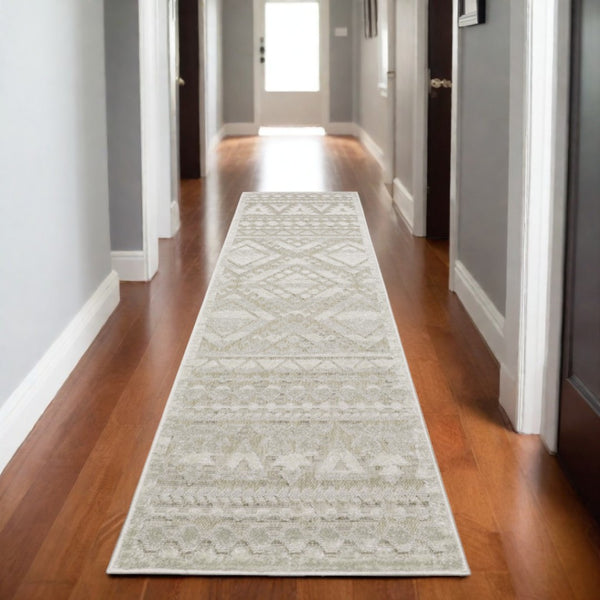 HomeRoots 5' Beige and Ivory Tribal Area Rug - Durable, Stain-Resistant Design for Stylish Living Spaces 8' Runner 575267