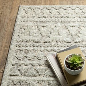 HomeRoots 5' Beige and Ivory Tribal Area Rug - Durable, Stain-Resistant Design for Stylish Living Spaces 8' Runner 575267