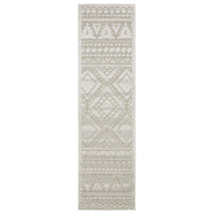 HomeRoots 5' Beige and Ivory Tribal Area Rug - Durable, Stain-Resistant Design for Stylish Living Spaces 8' Runner 575267