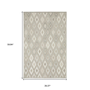 HomeRoots 5' Elegant Beige and Gray Diamond Area Rug – Durable, Stain-Resistant, Perfect for Any Home Decor 3' X 5' 575268