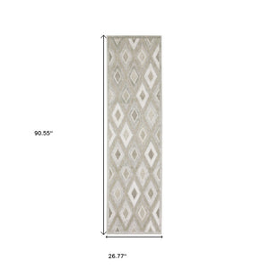HomeRoots 5' Elegant Beige and Gray Diamond Area Rug – Durable, Stain-Resistant, Perfect for Any Home Decor 8' Runner 575269