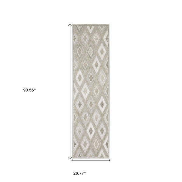 HomeRoots 5' Elegant Beige and Gray Diamond Area Rug – Durable, Stain-Resistant, Perfect for Any Home Decor 8' Runner 575269