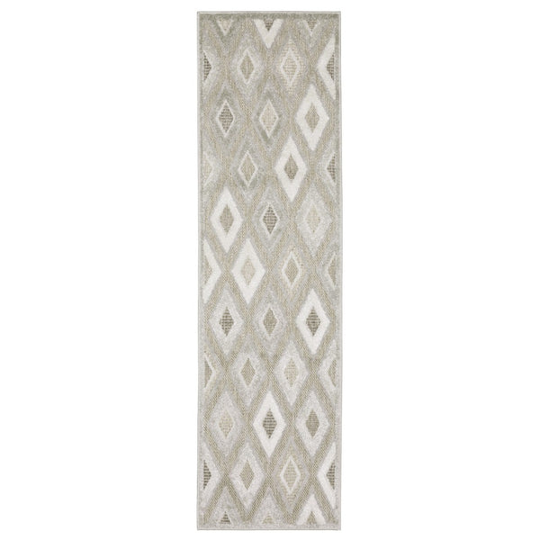 HomeRoots 5' Elegant Beige and Gray Diamond Area Rug – Durable, Stain-Resistant, Perfect for Any Home Decor 8' Runner 575269