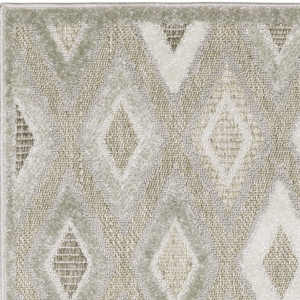 HomeRoots 5' Elegant Beige and Gray Diamond Area Rug – Durable, Stain-Resistant, Perfect for Any Home Decor 8' Runner 575269