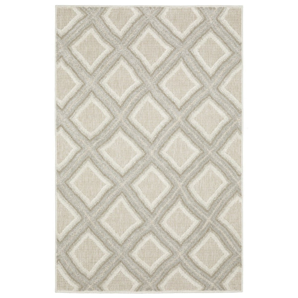 HomeRoots 3' Gray and Beige Diamond Area Rug - Timeless Design, Durable, Stain Resistant, Perfect for Any Room 3' X 5' 575272
