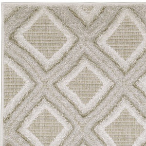 Homeroots 3' Gray Diamond Area Rug - Stain Resistant, Stylish Design Perfect For Homes With Kids And Pets 8' Runner Polypropylene 575273