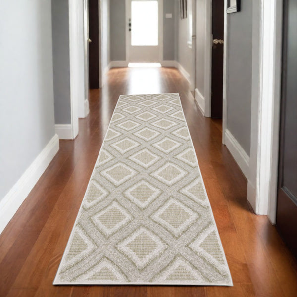 Homeroots 3' Gray Diamond Area Rug - Stain Resistant, Stylish Design Perfect For Homes With Kids And Pets 8' Runner Polypropylene 575273