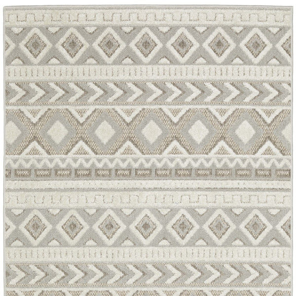 Homeroots 3' Gray Tribal Area Rug – Stylish Power Loom Design, Stain Resistant, Perfect For Any Home Decor 3' X 5' Polypropylene 575276