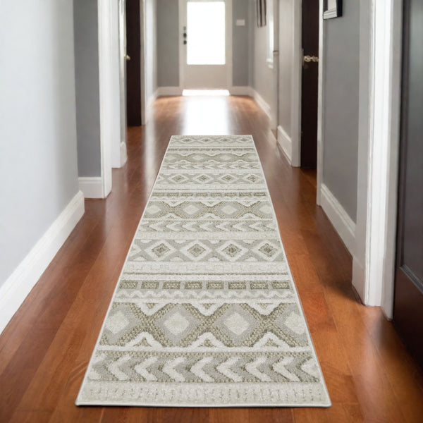 Homeroots 3' Gray Tribal Area Rug – Stylish Power Loom Design, Stain Resistant, Perfect For Any Home Decor 8' Runner Polypropylene 575277