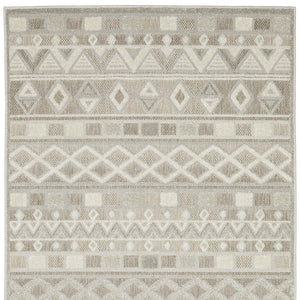 Homeroots 5' Geometric Power Loom Area Rug In Beige And Gray - Stylish, Stain-resistant Decor For Any Space 3' X 5' Polypropylene 575282