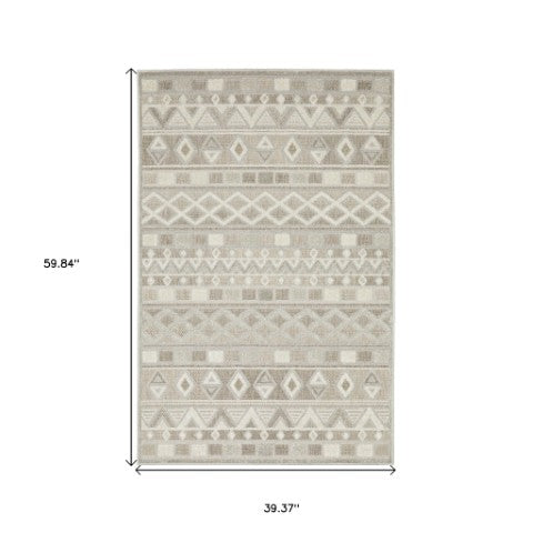 Homeroots 5' Geometric Power Loom Area Rug In Beige And Gray - Stylish, Stain-resistant Decor For Any Space 3' X 5' Polypropylene 575282