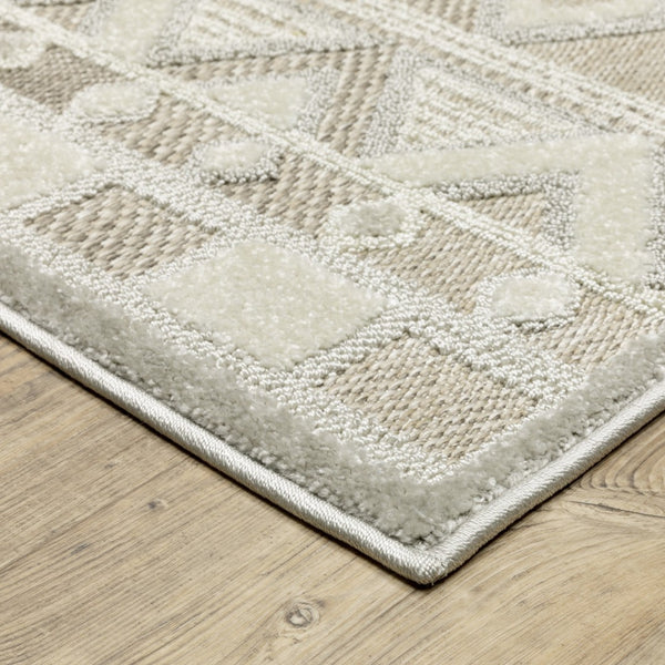 Homeroots 5' Geometric Power Loom Area Rug In Beige And Gray - Stylish, Stain-resistant Decor For Any Space 3' X 5' Polypropylene 575282