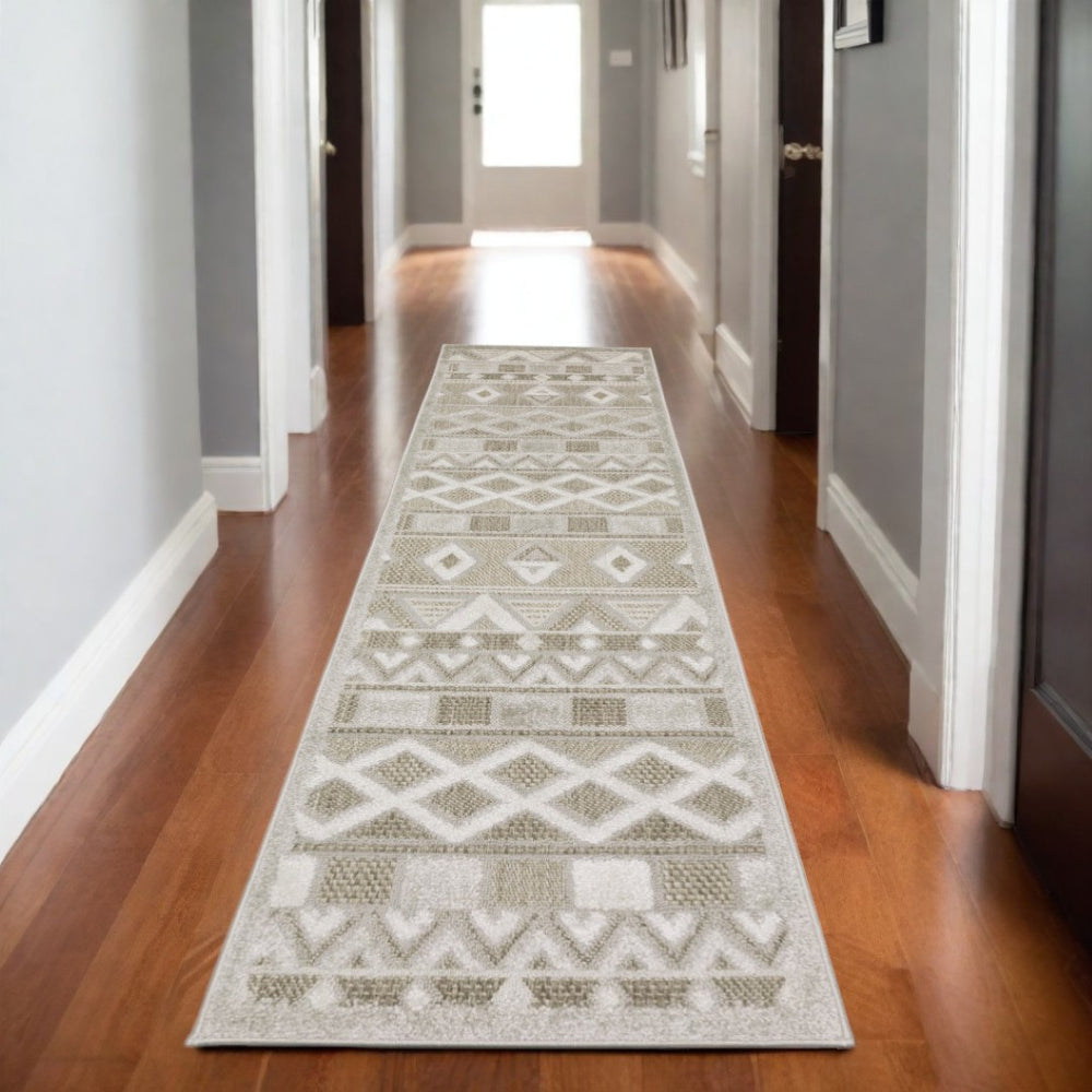 HomeRoots 5' Modern Beige and Gray Geometric Area Rug - Stylish, Durable, and Perfect for High-Traffic Spaces 8' Runner 575283