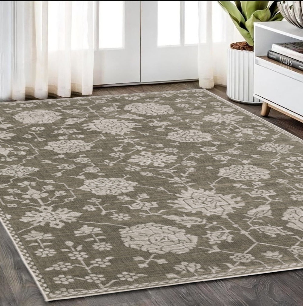 HomeRoots 4' Elegant Gray Oriental Area Rug - Timeless Design, Durable & Easy-Care for Any Room Decor 5' X 8' 575394