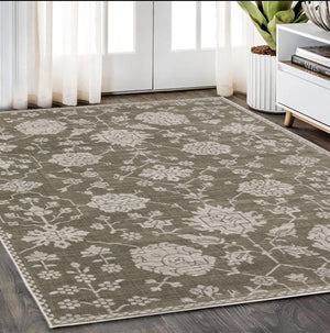 Homeroots 4' Gray Oriental Area Rug - Stylish, Stain-resistant Design For Cozy Spaces And Modern Decor 5' X 8' Polyester 575394