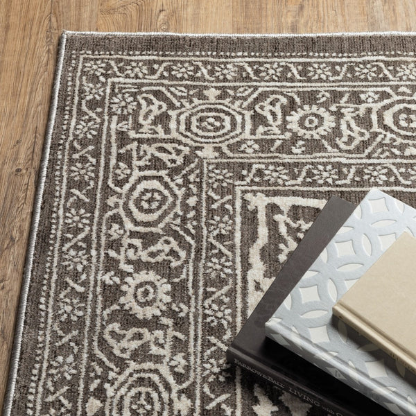 Homeroots 5' Ivory And Gold Oriental Area Rug - Stain Resistant, Stylish Design For Any Home Decor 8' Runner Polyester 575399