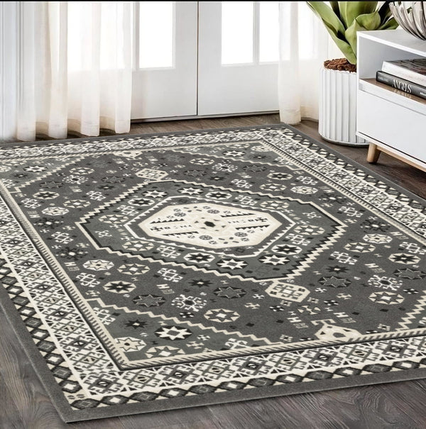 Homeroots 3' Gray Medallion Area Rug – Stylish, Stain-resistant Design To Elevate Your Living Space Decor 5' X 8' Polypropylene,Polyester 575439