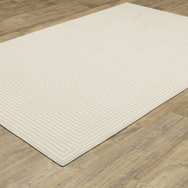 Homeroots 3' Stylish Ivory Geometric Power Loom Area Rug - Perfect For Homes With Kids And Pets, Stain Resistant 5' X 8' Polypropylene,Polyester 575443