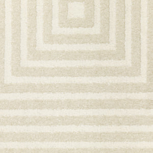 Homeroots 3' Stylish Ivory Geometric Power Loom Area Rug - Perfect For Homes With Kids And Pets, Stain Resistant 5' X 8' Polypropylene,Polyester 575443