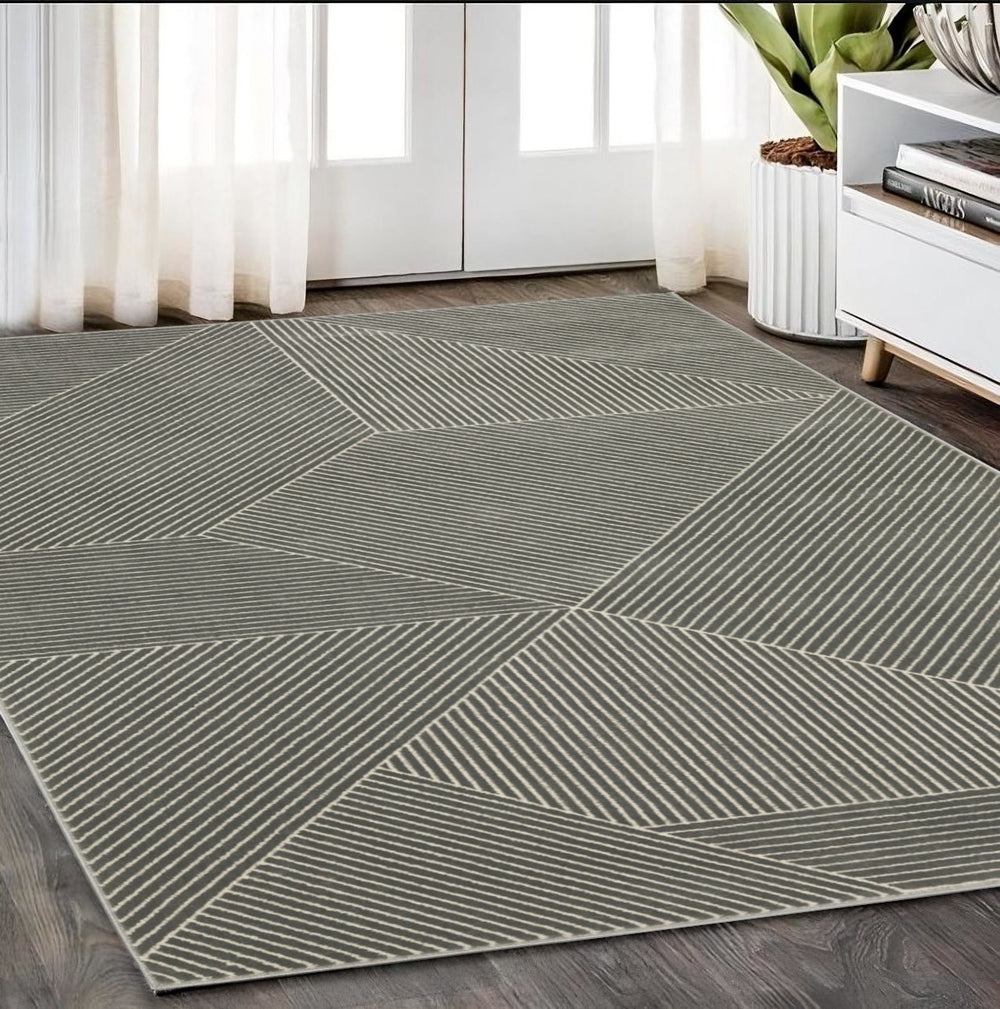 Homeroots 3' Gray Geometric Area Rug - Stylish, Stain-resistant Design For Modern Homes And Cozy Spaces 5' X 8' Polypropylene,Polyester 575451