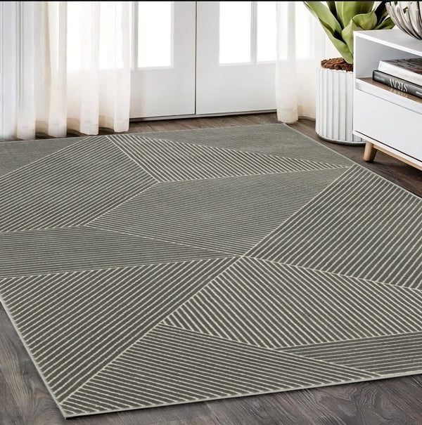 Homeroots 3' Gray Geometric Area Rug - Stylish, Stain-resistant Design For Modern Homes And Cozy Spaces 5' X 8' Polypropylene,Polyester 575451