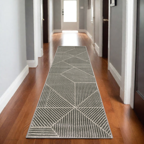 Homeroots 3' Gray Geometric Area Rug - Stylish, Stain-resistant Design For Modern Homes And Cozy Spaces 8' Runner Polypropylene,Polyester 575452