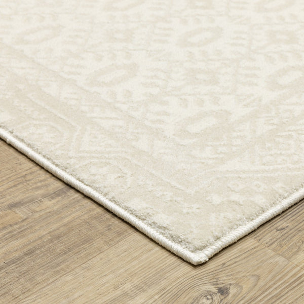 Homeroots 3' Ivory Medallion Area Rug - Stain Resistant, Stylish Design For Home Decor And Cozy Spaces 8' Runner Polypropylene,Polyester 575454