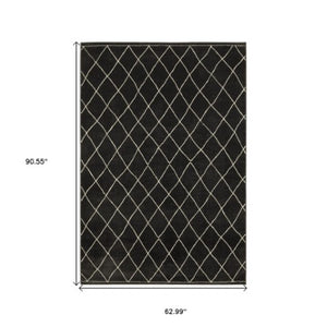 Homeroots 3' Charcoal And Ivory Trellis Area Rug - Stylish, Stain-resistant Design For Modern Home Decor 5' X 8' Polypropylene,Polyester 575459