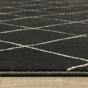 Homeroots 3' Charcoal And Ivory Trellis Area Rug - Stylish, Stain-resistant Design For Modern Home Decor 5' X 8' Polypropylene,Polyester 575459