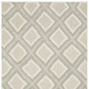 Homeroots 3' Gray Diamond Area Rug - Stain Resistant, Stylish Design Perfect For Homes With Kids And Pets 5' X 8' Polypropylene 575461
