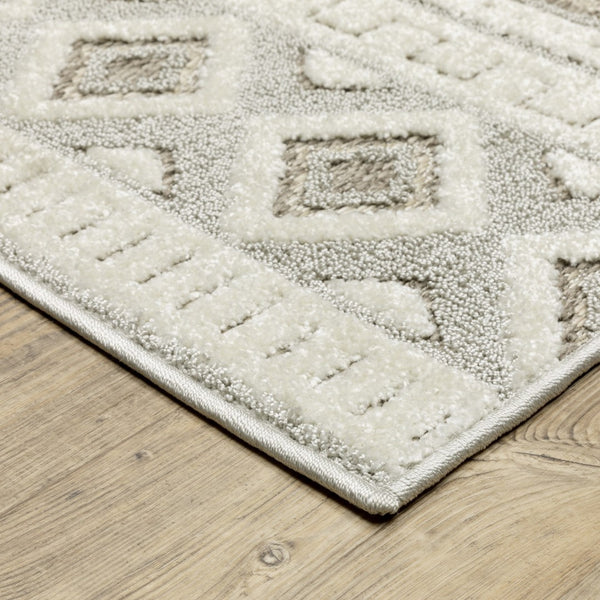 Homeroots 3' Gray Tribal Area Rug – Stylish Power Loom Design, Stain Resistant, Perfect For Any Home Decor 5' X 8' Polypropylene 575462