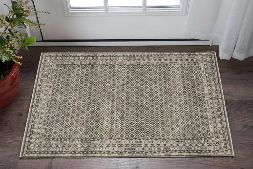 HomeRoots 3' Gray and Beige Diamond Area Rug with Fringe – Timeless Elegance, Durable Design for Any Space 3' X 5' 575525