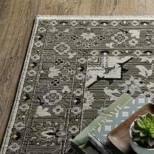 HomeRoots 5' Ivory and Gray Medallion Area Rug with Fringe – Timeless Style, Stain-Resistant, Perfect for Any Space 3' X 5' 575532