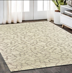 HomeRoots 5' Hand-Tufted Wool Area Rug in Tan and Ivory - Elegant Geometric Design for Any Living Space 5' X 8' 575561
