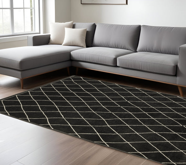 Homeroots 3' Charcoal And Ivory Trellis Area Rug - Stylish, Stain-resistant Design For Modern Home Decor 7' X 10' Polypropylene,Polyester 575615