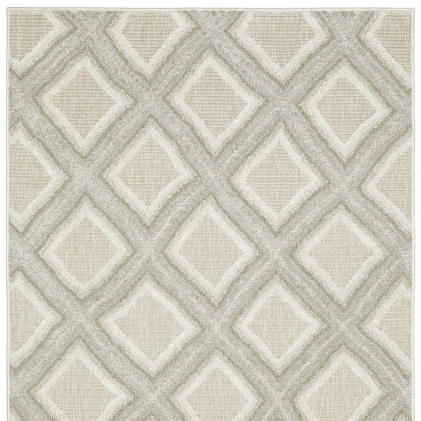 Homeroots 3' Gray Diamond Area Rug - Stain Resistant, Stylish Design Perfect For Homes With Kids And Pets 7' X 10' Polypropylene 575616