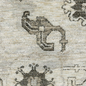 Homeroots 5' Ivory Oriental Area Rug With Fringe - Elegant Design, Stain Resistant, Perfect For Home Décor 8' Runner Polyester 575628