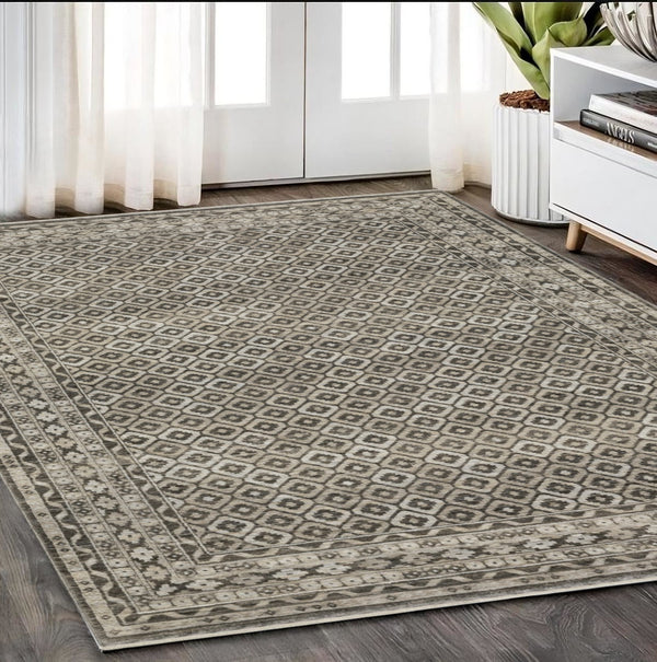 Homeroots 3' Gray Diamond Area Rug With Fringe - Stylish Stain-resistant Design For Home Décor & Comfort 5' X 8' Polyester 575746