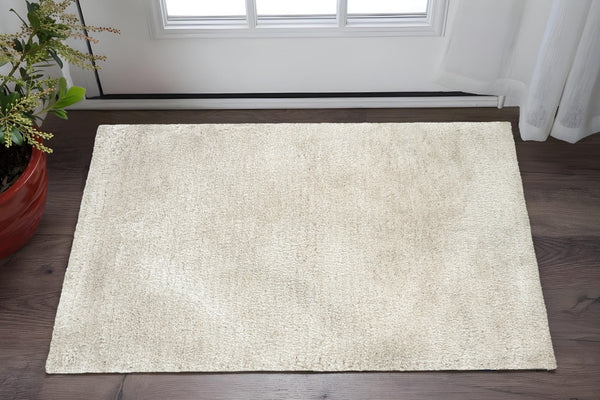 Homeroots 5' Luxurious Ivory Shag Hand-tufted Area Rug – Soft, Stain-resistant Comfort For Any Space 3' X 5' Polyester 575783
