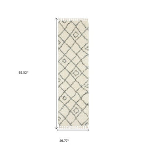 Homeroots 5' Ivory Diamond Shag Area Rug With Fringe - Stylish, Stain-resistant Comfort For Any Space 8' Runner Polypropylene 576085