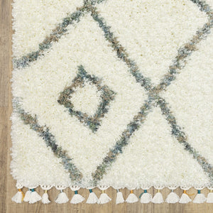 Homeroots 5' Ivory Diamond Shag Area Rug With Fringe - Stylish, Stain-resistant Comfort For Any Space 8' Runner Polypropylene 576085