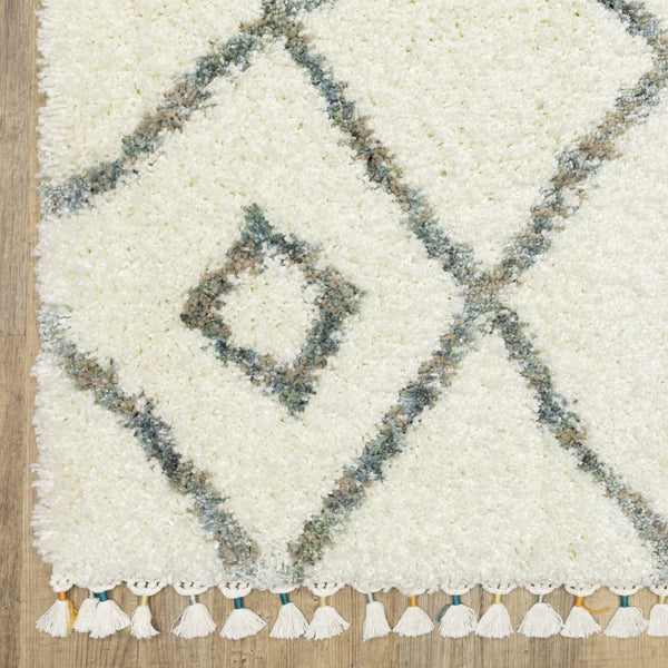 Homeroots 5' Ivory Diamond Shag Area Rug With Fringe - Stylish, Stain-resistant Comfort For Any Space 8' Runner Polypropylene 576085