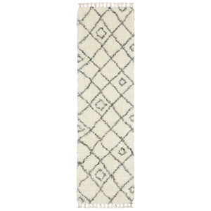Homeroots 5' Ivory Diamond Shag Area Rug With Fringe - Stylish, Stain-resistant Comfort For Any Space 8' Runner Polypropylene 576085