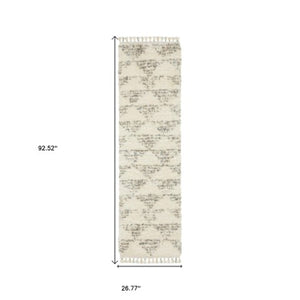 Homeroots 5' Luxurious Ivory Geometric Shag Area Rug With Trendy Fringe – Perfect For Cozy Spaces And Pets! 8' Runner Polypropylene 576087