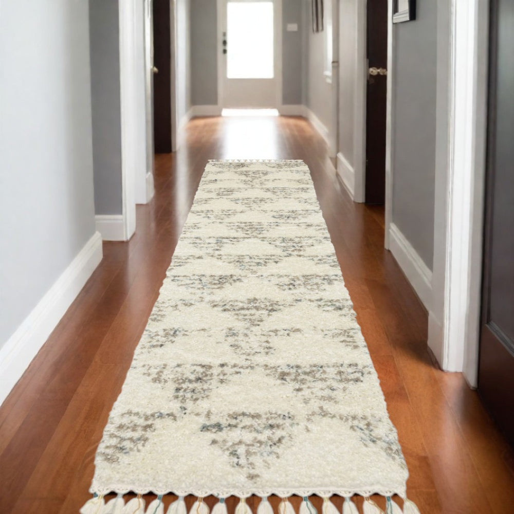 HomeRoots 5' Ivory and Green Geometric Shag Area Rug with Fringed Edges – Soft, Durable, Stylish Comfort for Any Space 8' Runner 576087