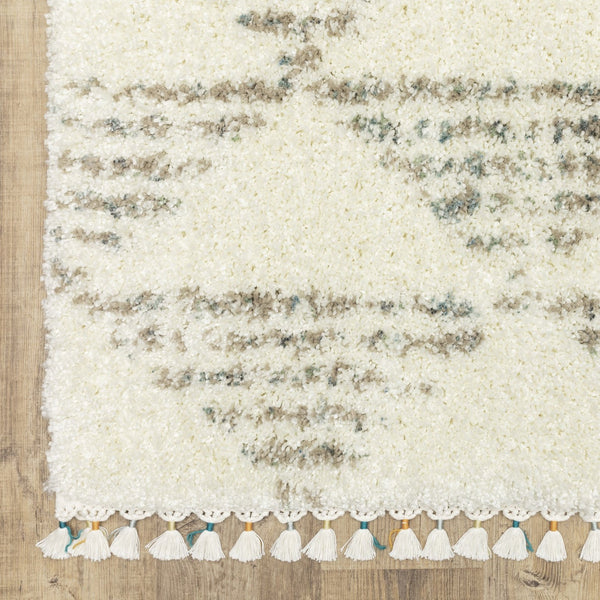 Homeroots 5' Luxurious Ivory Geometric Shag Area Rug With Trendy Fringe – Perfect For Cozy Spaces And Pets! 8' Runner Polypropylene 576087