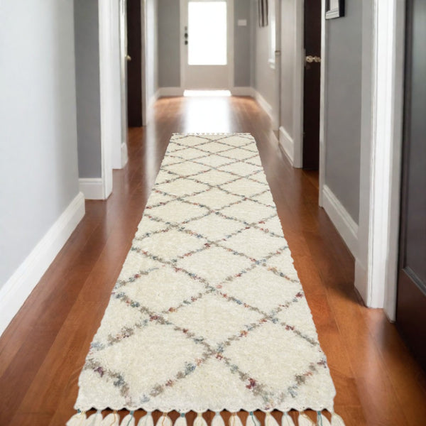 HomeRoots 5' Diamond Shag Area Rug in Gray, Ivory & Tan with Fringed Edges - Soft, Stylish & Durable Decor 8' Runner 576090