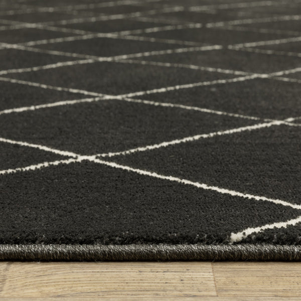 Homeroots 3' Charcoal And Ivory Trellis Area Rug - Stylish, Stain-resistant Design For Modern Home Decor 8' X 11' Polypropylene,Polyester 576141