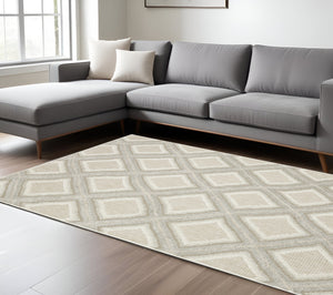 Homeroots 3' Gray Diamond Area Rug - Stain Resistant, Stylish Design Perfect For Homes With Kids And Pets 8' X 11' Polypropylene 576142