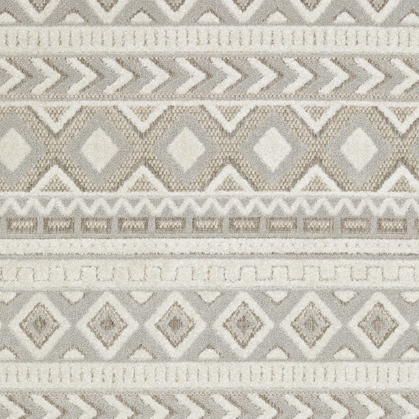 Homeroots 3' Gray Tribal Area Rug – Stylish Power Loom Design, Stain Resistant, Perfect For Any Home Decor 8' X 11' Polypropylene 576143